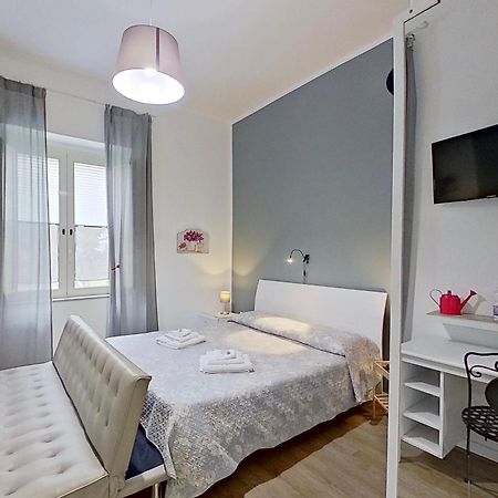 Il Giardino Di Vico Neve Bed & Breakfast Наполи Екстериор снимка