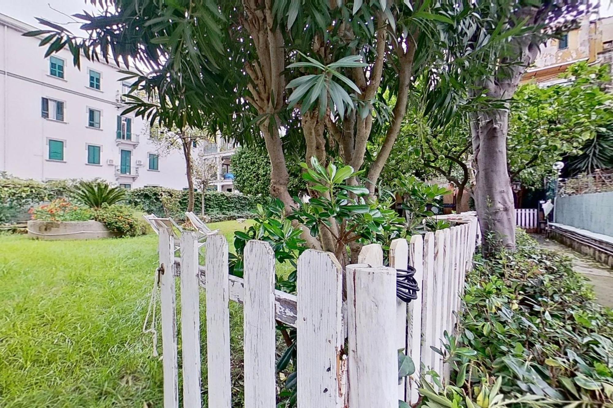 Il Giardino Di Vico Neve Bed & Breakfast Наполи Екстериор снимка