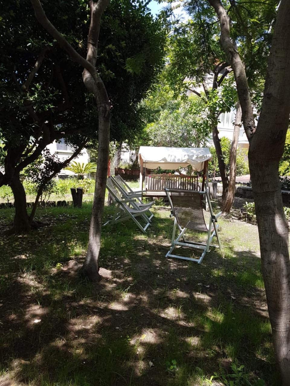 Il Giardino Di Vico Neve Bed & Breakfast Наполи Екстериор снимка