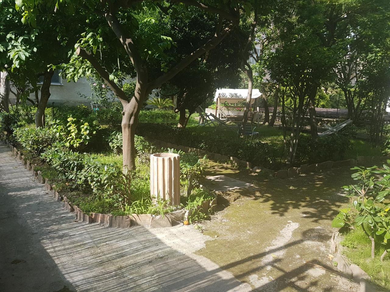 Il Giardino Di Vico Neve Bed & Breakfast Наполи Екстериор снимка