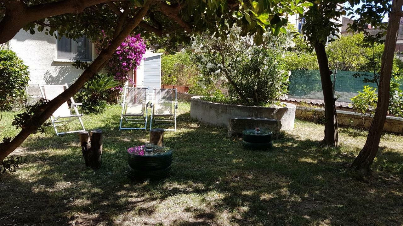 Il Giardino Di Vico Neve Bed & Breakfast Наполи Екстериор снимка
