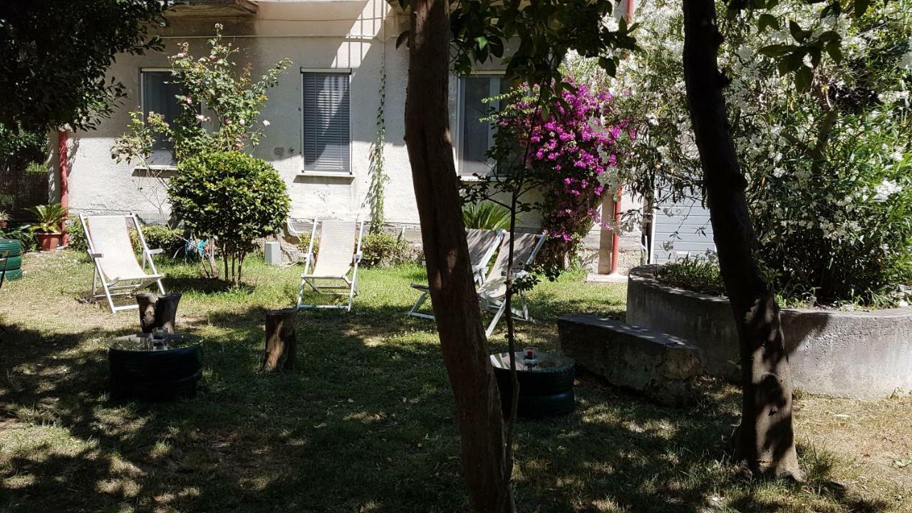 Il Giardino Di Vico Neve Bed & Breakfast Наполи Екстериор снимка