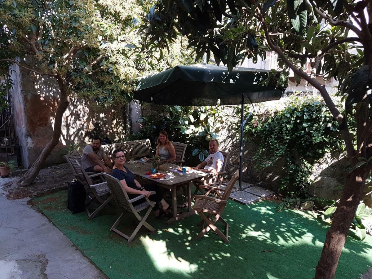 Il Giardino Di Vico Neve Bed & Breakfast Наполи Екстериор снимка